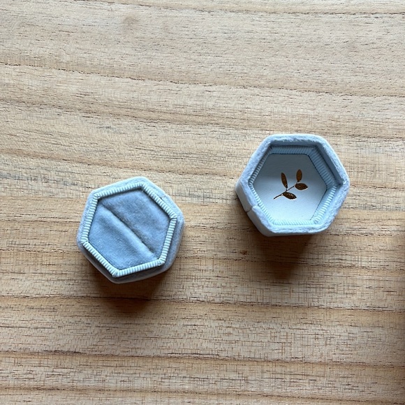 Pale blue ring box - Picture 2 of 6